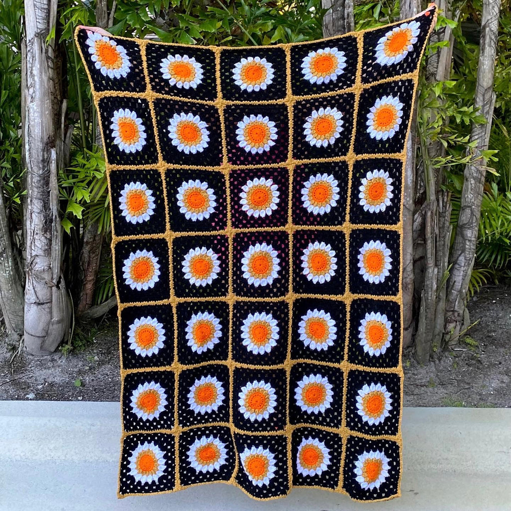 Retro Flower Granny Square Free Pattern